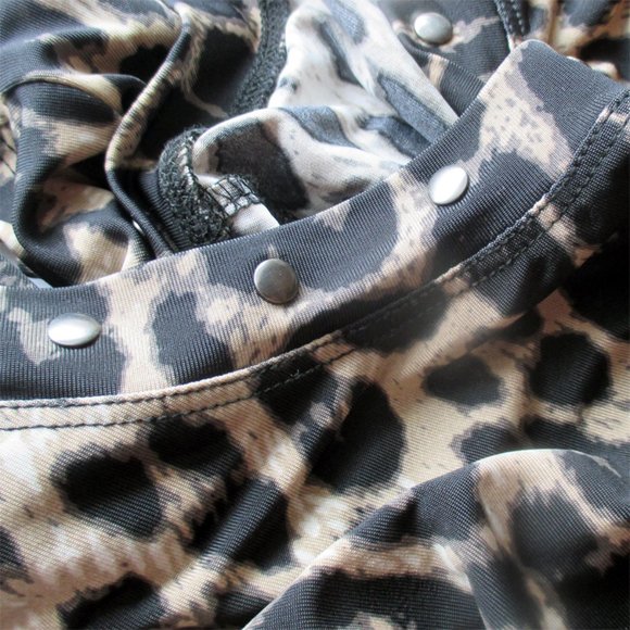 Long Leopard Print Blouse Top by Avon - MEDIUM - New Without Tags - Picture 3 of 4
